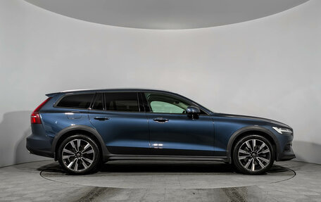 Volvo V60 Cross Country II, 2020 год, 3 890 000 рублей, 4 фотография