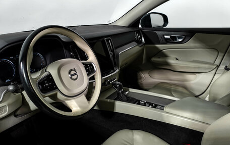 Volvo V60 Cross Country II, 2020 год, 3 890 000 рублей, 9 фотография