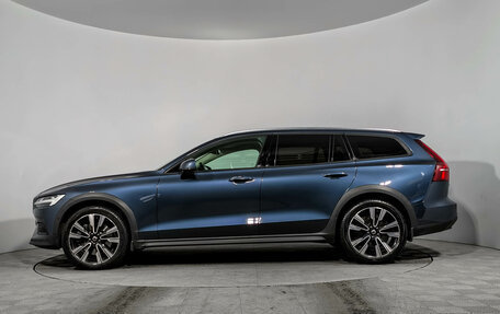 Volvo V60 Cross Country II, 2020 год, 3 890 000 рублей, 8 фотография