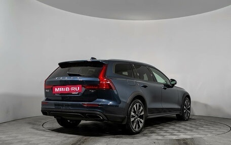 Volvo V60 Cross Country II, 2020 год, 3 890 000 рублей, 5 фотография