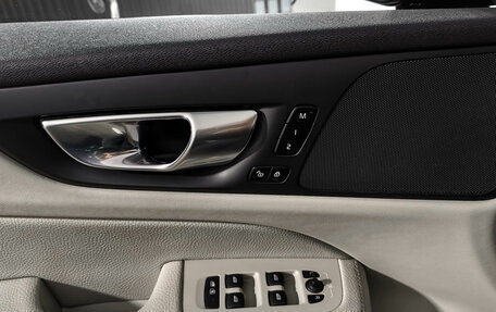 Volvo V60 Cross Country II, 2020 год, 3 890 000 рублей, 10 фотография
