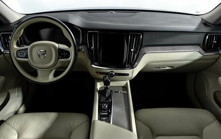 Volvo V60 Cross Country II, 2020 год, 3 890 000 рублей, 16 фотография