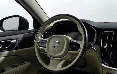 Volvo V60 Cross Country II, 2020 год, 3 890 000 рублей, 17 фотография