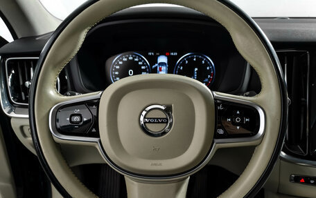 Volvo V60 Cross Country II, 2020 год, 3 890 000 рублей, 18 фотография