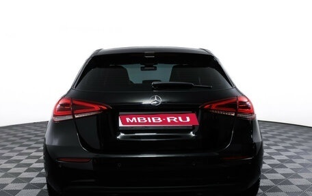 Mercedes-Benz A-Класс, 2019 год, 1 826 000 рублей, 6 фотография