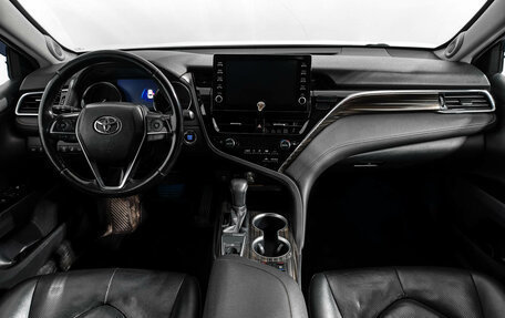 Toyota Camry, 2019 год, 2 450 000 рублей, 17 фотография