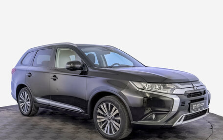 Mitsubishi Outlander III рестайлинг 3, 2019 год, 1 870 000 рублей, 3 фотография