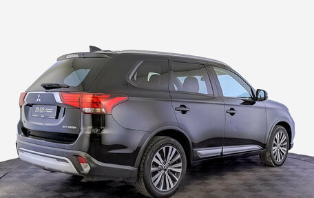 Mitsubishi Outlander III рестайлинг 3, 2019 год, 1 870 000 рублей, 5 фотография