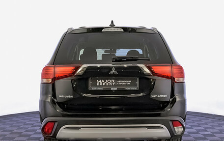 Mitsubishi Outlander III рестайлинг 3, 2019 год, 1 870 000 рублей, 6 фотография