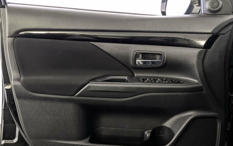 Mitsubishi Outlander III рестайлинг 3, 2019 год, 1 870 000 рублей, 19 фотография