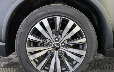 Mitsubishi Outlander III рестайлинг 3, 2019 год, 1 870 000 рублей, 12 фотография