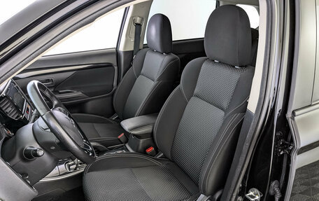 Mitsubishi Outlander III рестайлинг 3, 2019 год, 1 870 000 рублей, 20 фотография