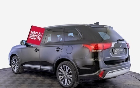 Mitsubishi Outlander III рестайлинг 3, 2019 год, 1 870 000 рублей, 7 фотография