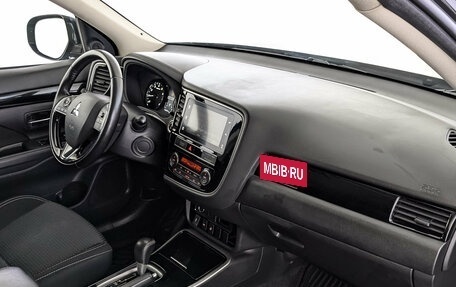 Mitsubishi Outlander III рестайлинг 3, 2019 год, 1 870 000 рублей, 13 фотография