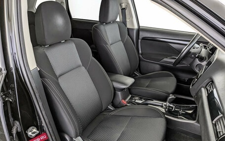 Mitsubishi Outlander III рестайлинг 3, 2019 год, 1 870 000 рублей, 24 фотография