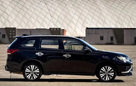 Mitsubishi Outlander III рестайлинг 3, 2021 год, 1 912 008 рублей, 4 фотография