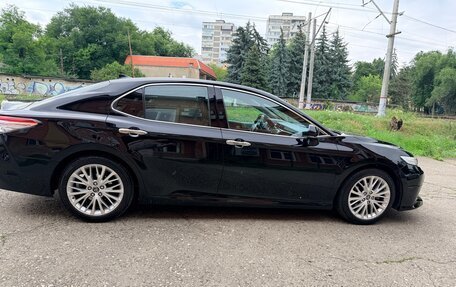 Toyota Camry, 2019 год, 2 700 000 рублей, 4 фотография