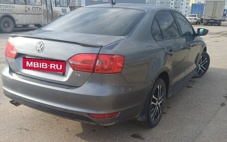 Volkswagen Jetta VII, 2011 год, 799 000 рублей, 4 фотография