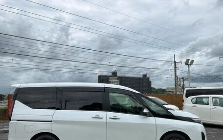 Nissan Serena, 2023 год, 2 055 000 рублей, 3 фотография