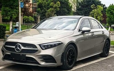 Mercedes-Benz A-Класс, 2019 год, 1 600 000 рублей, 1 фотография