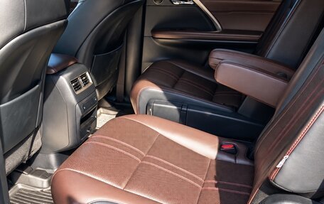 Lexus RX IV рестайлинг, 2019 год, 4 400 000 рублей, 6 фотография