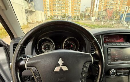 Mitsubishi Pajero IV рестайлинг 2, 2011 год, 1 650 000 рублей, 6 фотография