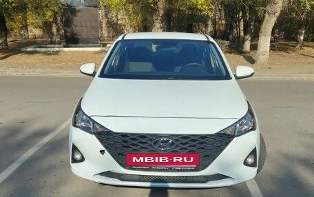 Hyundai Solaris II рестайлинг, 2020 год, 999 999 рублей, 2 фотография