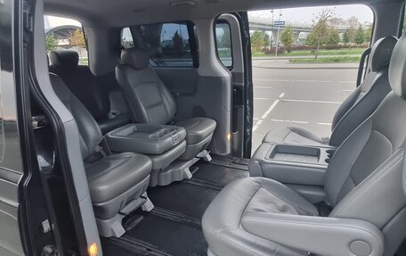 Hyundai Grand Starex Grand Starex I рестайлинг 2, 2015 год, 1 800 000 рублей, 10 фотография