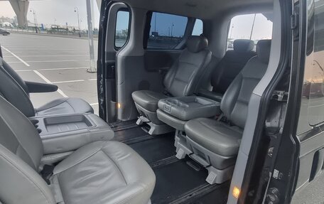 Hyundai Grand Starex Grand Starex I рестайлинг 2, 2015 год, 1 800 000 рублей, 11 фотография