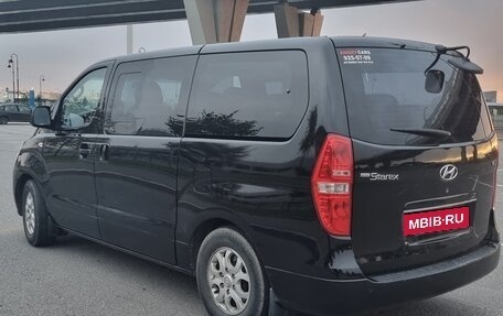 Hyundai Grand Starex Grand Starex I рестайлинг 2, 2015 год, 1 800 000 рублей, 2 фотография
