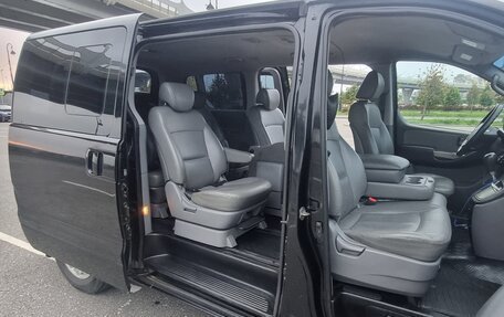 Hyundai Grand Starex Grand Starex I рестайлинг 2, 2015 год, 1 800 000 рублей, 17 фотография