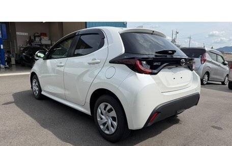Toyota Yaris, 2022 год, 1 061 000 рублей, 4 фотография