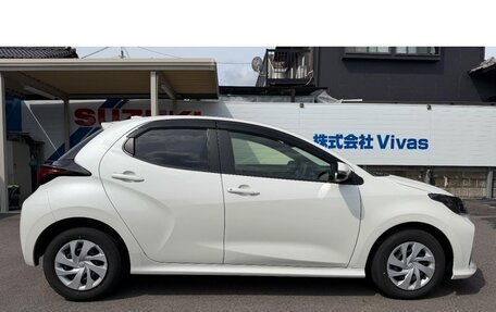 Toyota Yaris, 2022 год, 1 061 000 рублей, 7 фотография