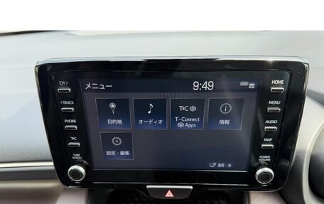 Toyota Yaris, 2022 год, 1 061 000 рублей, 9 фотография