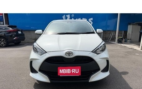 Toyota Yaris, 2022 год, 1 061 000 рублей, 2 фотография