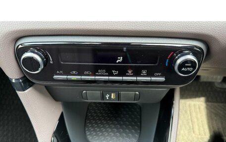 Toyota Yaris, 2022 год, 1 061 000 рублей, 18 фотография