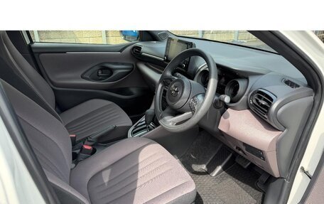 Toyota Yaris, 2022 год, 1 061 000 рублей, 10 фотография