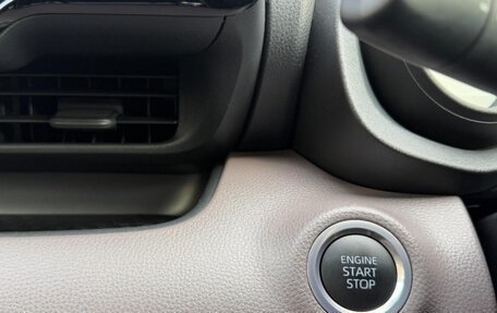 Toyota Yaris, 2022 год, 1 061 000 рублей, 16 фотография
