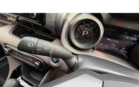 Toyota Yaris, 2022 год, 1 061 000 рублей, 15 фотография