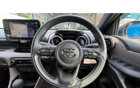 Toyota Yaris, 2022 год, 1 061 000 рублей, 11 фотография