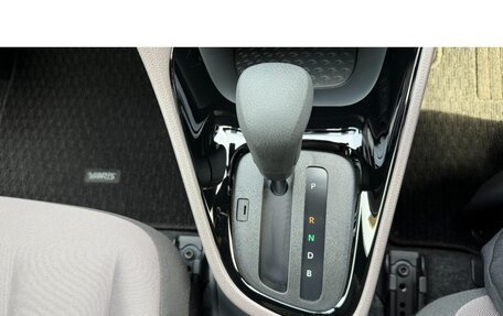 Toyota Yaris, 2022 год, 1 061 000 рублей, 21 фотография