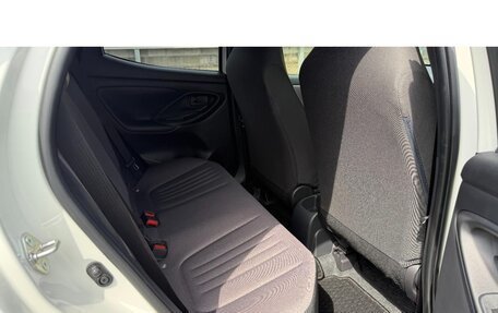 Toyota Yaris, 2022 год, 1 061 000 рублей, 22 фотография