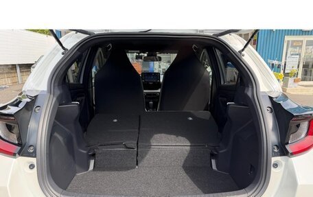 Toyota Yaris, 2022 год, 1 061 000 рублей, 26 фотография