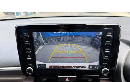 Toyota Yaris, 2022 год, 1 061 000 рублей, 27 фотография