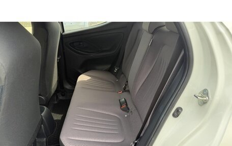 Toyota Yaris, 2022 год, 1 061 000 рублей, 28 фотография