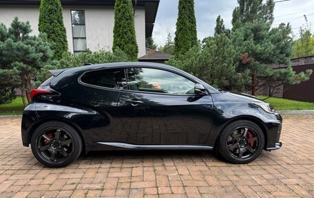 Toyota Yaris, 2021 год, 4 460 000 рублей, 6 фотография