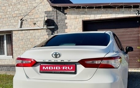Toyota Camry, 2017 год, 2 000 000 рублей, 3 фотография