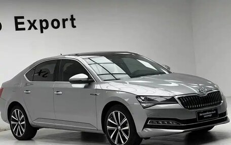 Skoda Superb III рестайлинг, 2025 год, 3 350 000 рублей, 2 фотография
