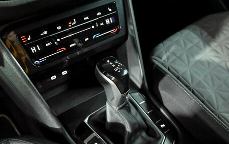 Volkswagen Tiguan II, 2021 год, 2 755 000 рублей, 14 фотография
