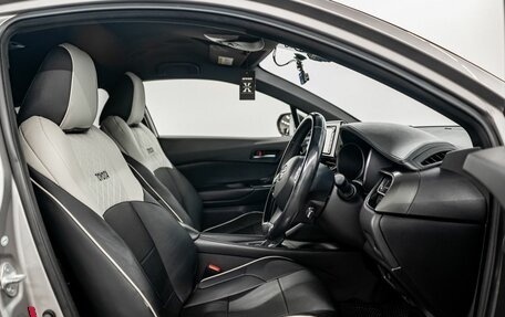 Toyota C-HR I рестайлинг, 2017 год, 1 910 000 рублей, 6 фотография